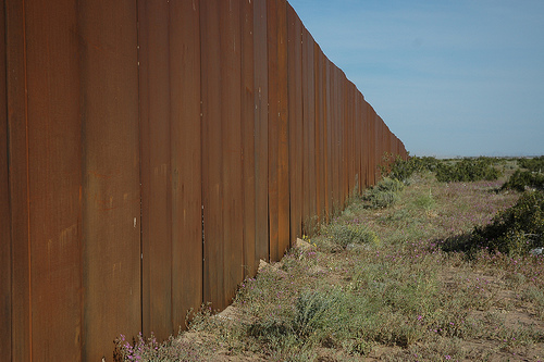 U.S.-Mexico Border - Photo: wonderlane/flickr