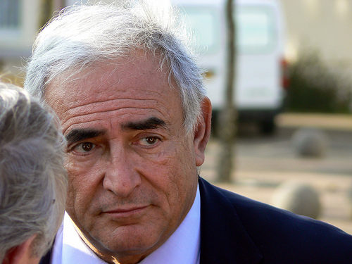 Dominique Strauss-Kahn bat le bitume